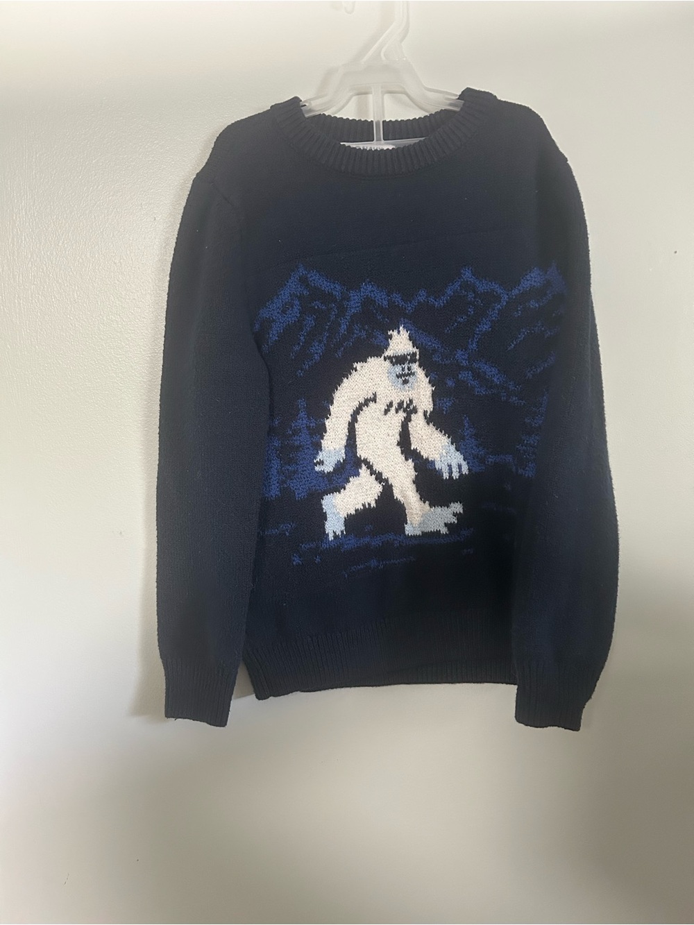 Old Navy Navy HOLIDAY CHRISTMAS SWEATER with White Yeti & Blue Mountain SZ M/8